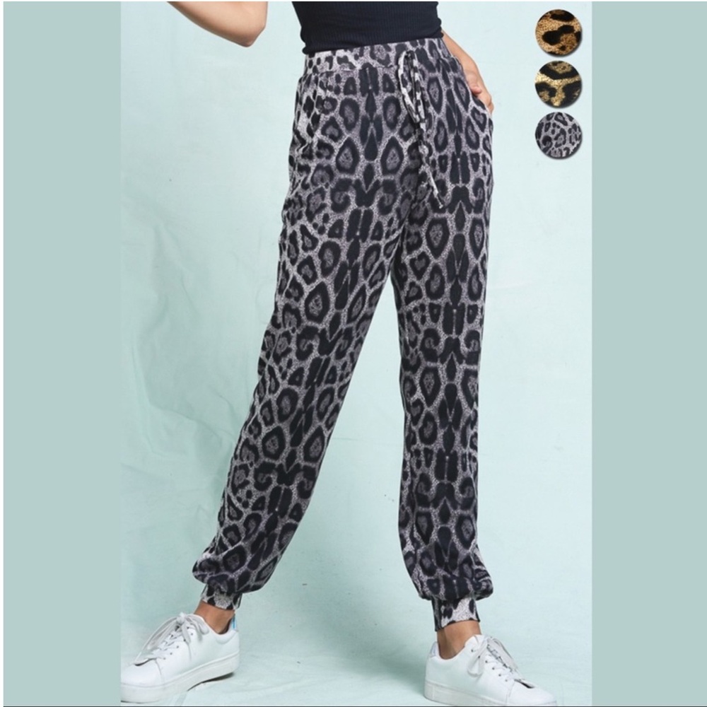💝Boutique~🐆Leopard Animal Print Joggers - Picture 2 of 6